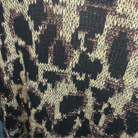 ☀️4/$15 ☀️Nutcracker leopard print metallic knit oversized sweater size large - Picture 5 of 7